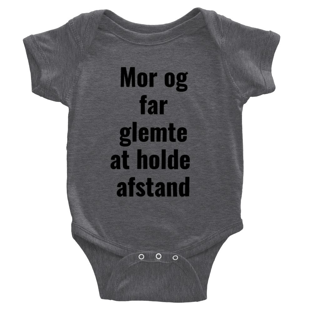 Klassisk Onesie baby bodyer - Mor og Far glemte at holde afstand