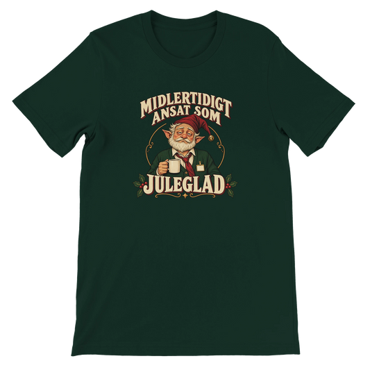 Unisex jule-T-shirt med en træt nisse med kaffekop, slips og navneskilt samt teksten “Midlertidigt ansat som juleglad”.