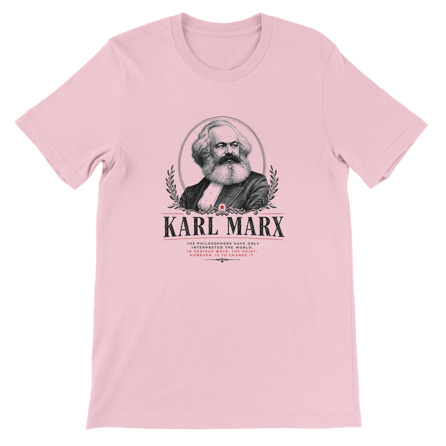 pink Karl Marx T-shirt med vintage portræt, røde detaljer og klassisk citat på forsiden