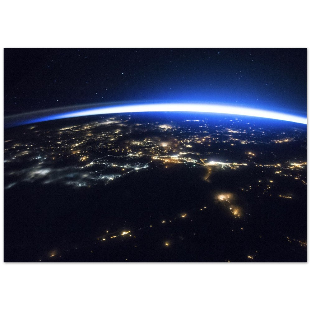 Plakat - Nat billede af lysende byer på den nordlige halvkugle - Original fra NASA