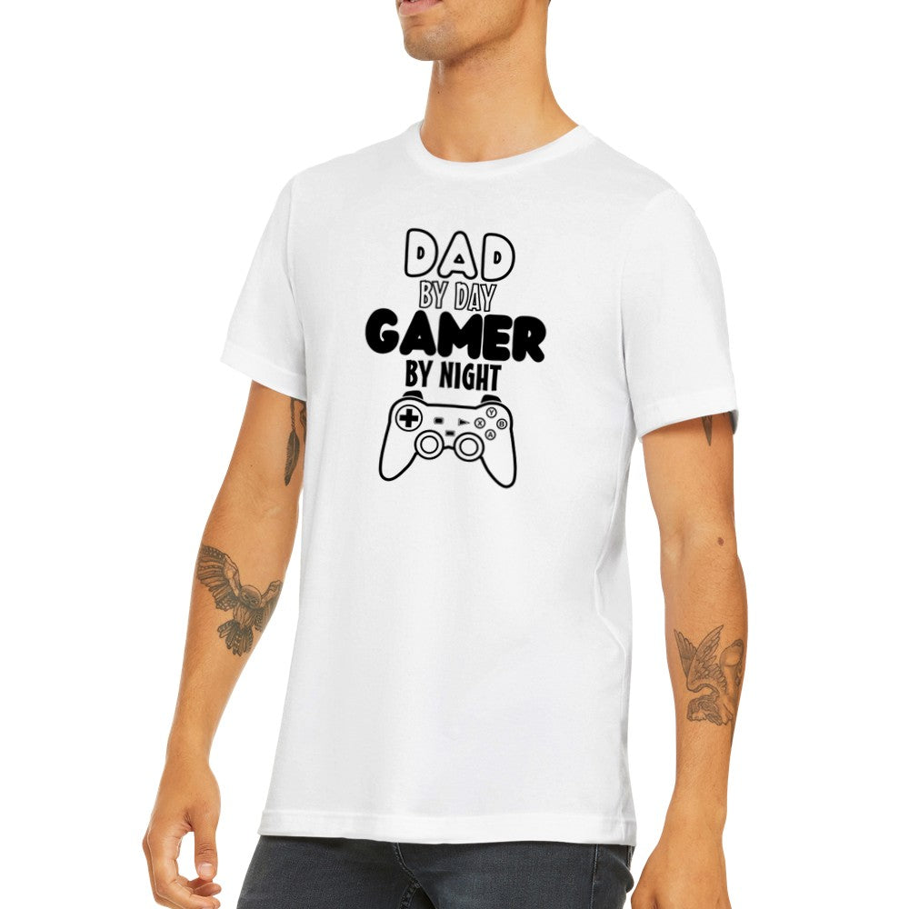 Far Citater - Dad By Day Gamer By Night Hvid Premium Unisex T-shirt