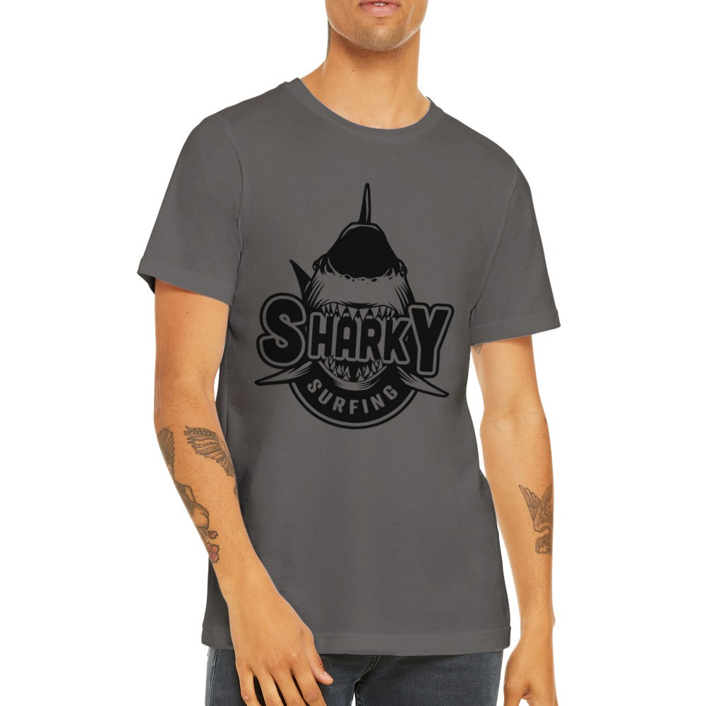 Lustige T-Shirts - Surfende Kunstwerke des Hais Erstklassiges Unisex-T-Shirt
